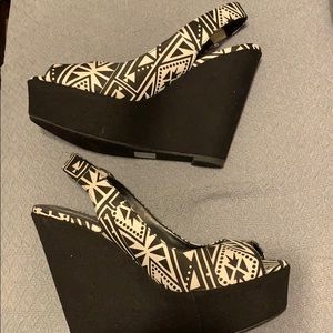 Asymmetrical Aztec Wedges